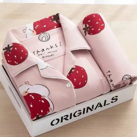 Pajama set - Picture 1 of 4